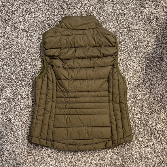 Love Tree Olive Puffer Vest - Medium - Picture 8 of 10